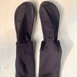 Yeezy Pods Size 1